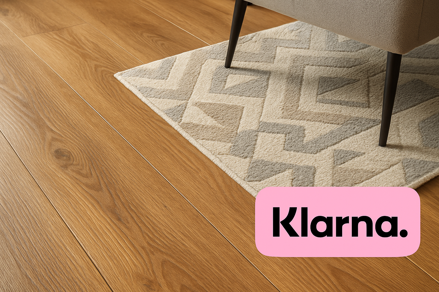 Wood effect vinyl flooring with a rug showcasing Klarna Partner